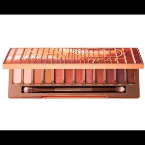 Urban Decay “Naked Heat” Eyeshadow Palette